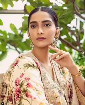 Sonam Kapoor cheers for her ‘favourite people’ in the world