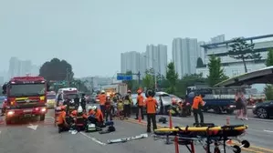 11 injured in South Koreas 53-vehicle pile-up