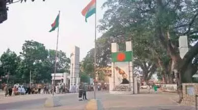 Massive Demonstration by Sadhus at Petrapole Border Against Atrocities on Hindus in Bangladesh