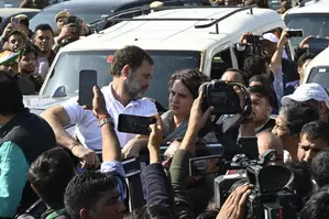 LoP Rahul, Priyanka on way to violence-hit Sambhal stopped at Ghazipur border