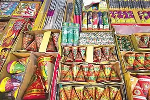 Delhi govt imposes ban on firecrackers from January 1