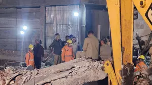 Five feared trapped as six-storey building collapses in Punjab (Ld)