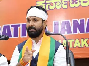 FIR filed against accused who tried to attack Ktaka BJP MLC Ravi  