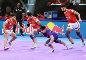 PKL 11: Dabang Delhi confirm 2nd place with 14-point win over Gujarat Giants