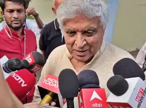 Javed Akhtar says he considers himself very lucky to have worked with  Shyam Benegal