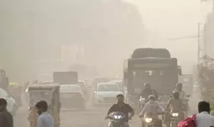 Dense fog engulfs Delhi as air quality remains very poor