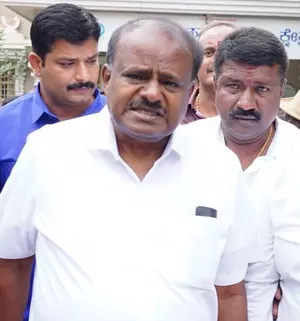 Cong centenary session: Only modern Gandhis cutouts, no place for Mahatma Gandhi, says Kumaraswamy