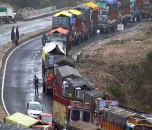 Two-way traffic restored on Srinagar-Jammu national highway