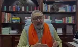 Giriraj Singh accuses Kejriwal of trying to fool pujaris, granthis  ahead of Delhi elections