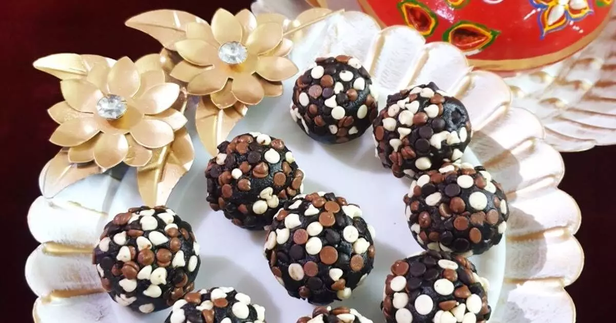 New Year Special: Sweet welcome of the new year; Make tasty chocolate laddu at home