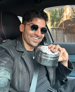 Gurmeet takes a step toward a healthier lifestyle with steel tiffin boxes