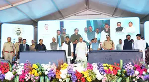 Create fear among criminals, K’taka CM tells police; HM lauds fall in crime rate (Ld)