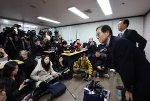 South Koreas President Yoons lawyers file for injunction against 2nd detention warrant