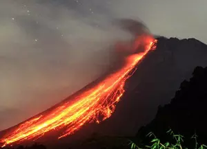 Indonesias Mount Merapi spews hot lava, safety warning issued