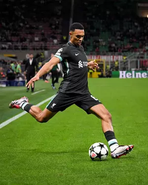 Liverpool head coach Slot backs Trent Alexander-Arnold amid criticism