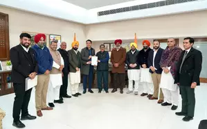 AAP delegation calls on Punjab Guv, resents appointing Chief Secretary in Chandigarh