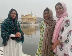 Ananya Panday seeks blessings at the Golden Temple with family