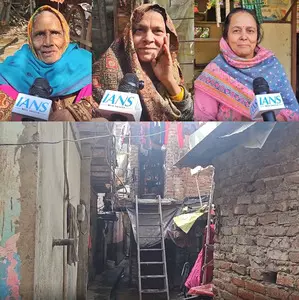 Delhi polls: Lack of potable water in Geeta Colony, slum dwellers have to buy bottles