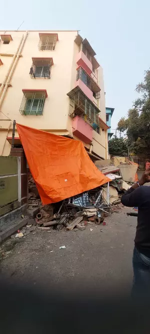 Apartment partially collapses in South Kolkata, no casualty reported