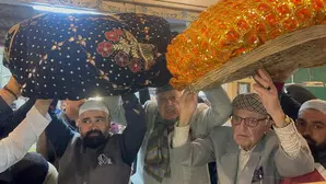 Farooq Abdullah visits Ajmer Dargah, prays for peace & brotherhood