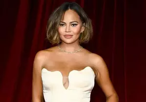 Chrissy Teigen says social media should shut off ‘between 6 p.m. and 6 a.m’