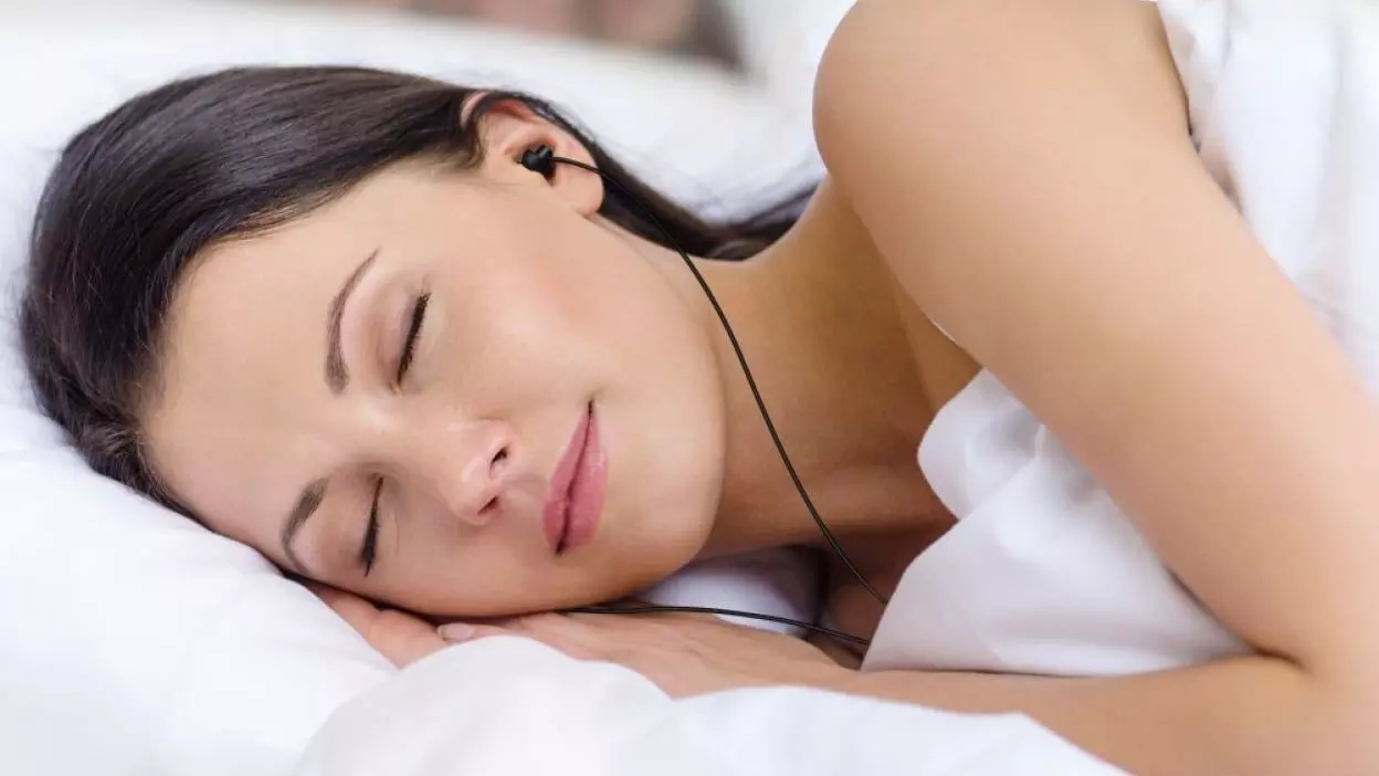 Do you have the habit of sleeping with earphones on? It can cause several harmful effects!