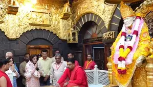 Raveena Tandon seeks blessings at Sai Baba temple in Shirdi