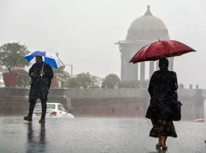 Delhi wakes up to light rain amid poor air quality; IMD predicts more showers