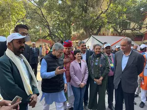 Ashwini Vaishnaw interacts with special invitees of ‘Mann Ki Baat’ for R-Day parade