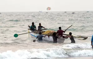 Sri Lanka Navy arrests 13 TN fishermen, seize boat