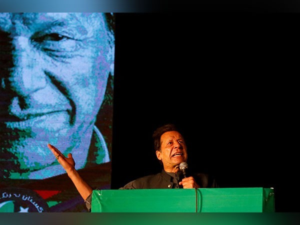 Pakistan media body bans live broadcast of Imran Khans speeches